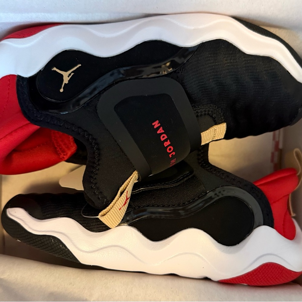 Nike Jordan 23/7 Kids Sneakers Black Red Gold - New